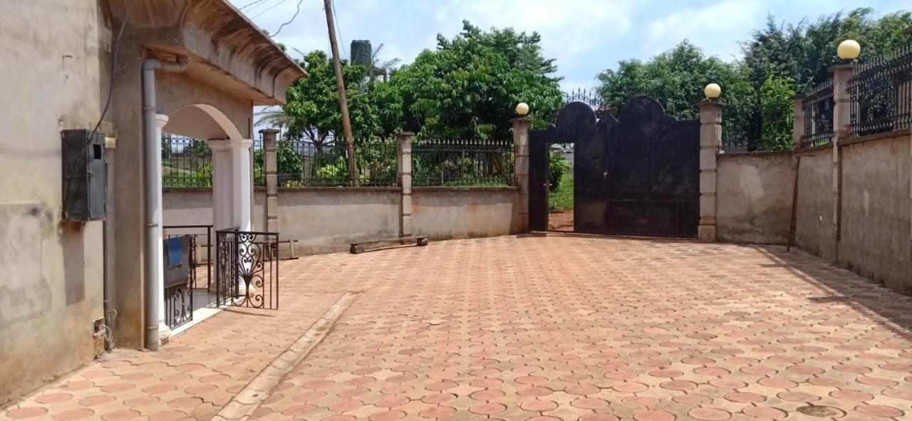 Residence Jeanne A Yaounde Odza Messamengo Exterior foto